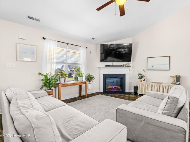 108 Woodwater Drive, Richlands, NC 28574