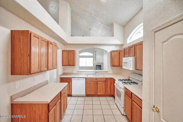 1004 Gilmer Way, Las Cruces, NM 88005