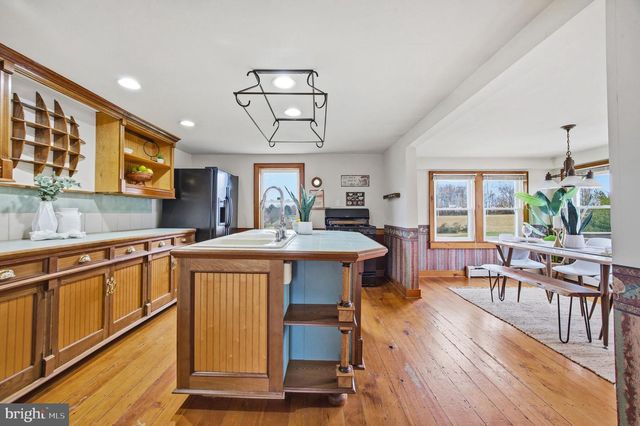 677 KELLER RD, New Freedom, PA 17349