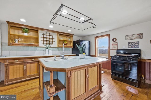 677 KELLER RD, New Freedom, PA 17349