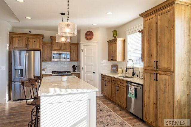 857 Oak Hill Way, Rexburg, ID 83440