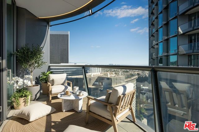 211 W Elm Court 16B, Los Angeles, CA 90067