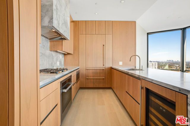 211 W Elm Court 16B, Los Angeles, CA 90067