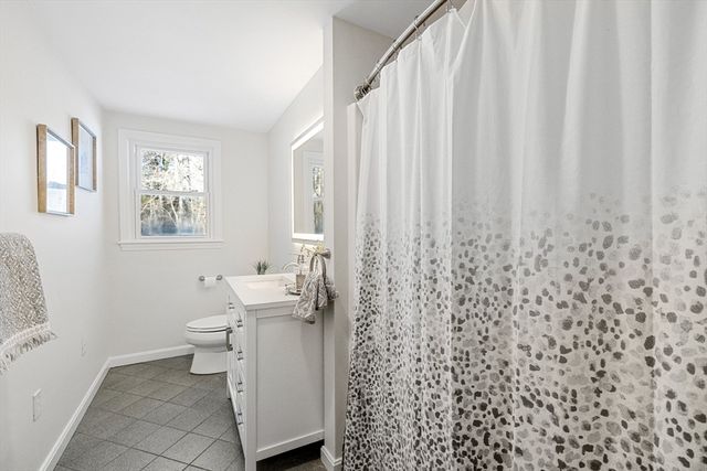 41 Dunster Rd, Bedford, MA 01730