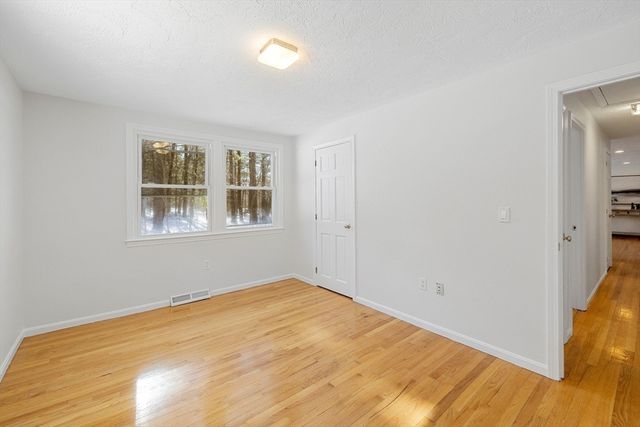 41 Dunster Rd, Bedford, MA 01730