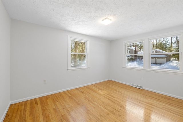 41 Dunster Rd, Bedford, MA 01730