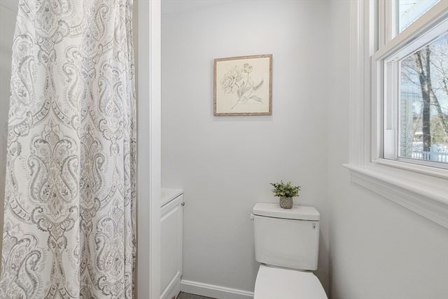 41 Dunster Rd, Bedford, MA 01730