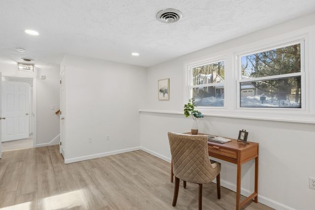 41 Dunster Rd, Bedford, MA 01730