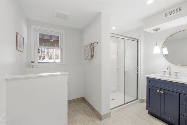 41 Dunster Rd, Bedford, MA 01730