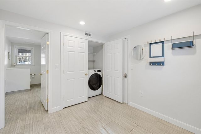 41 Dunster Rd, Bedford, MA 01730