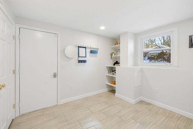 41 Dunster Rd, Bedford, MA 01730