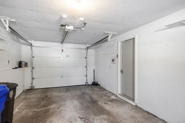 41 Dunster Rd, Bedford, MA 01730