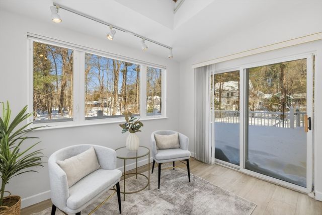 41 Dunster Rd, Bedford, MA 01730