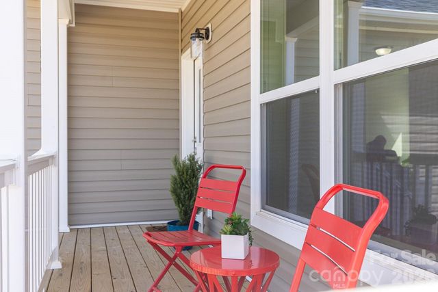 139 Mullinax Drive, Hendersonville, NC 28792