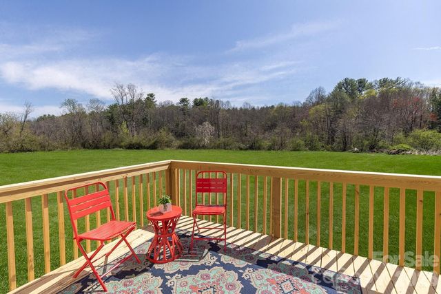 139 Mullinax Drive, Hendersonville, NC 28792