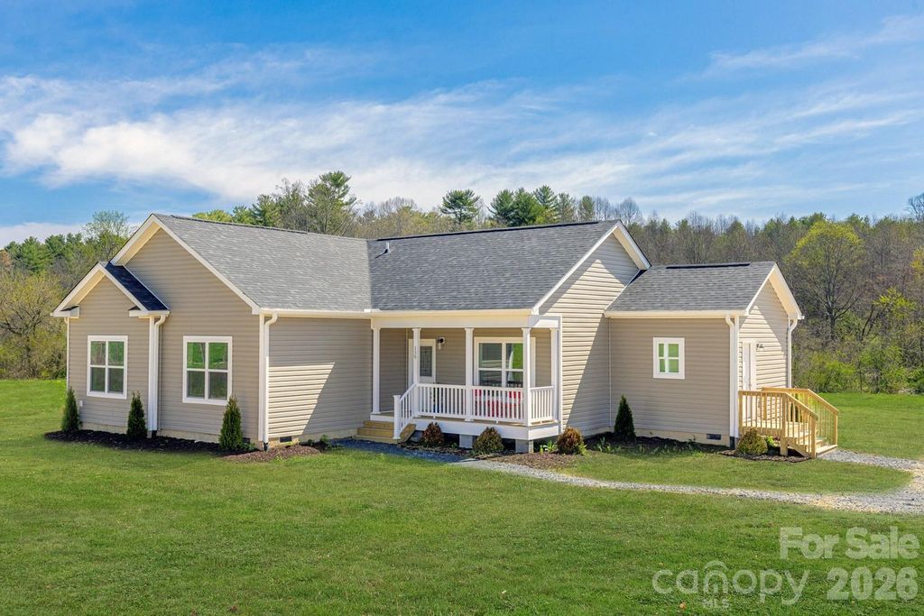 139 Mullinax Drive, Hendersonville, NC 28792