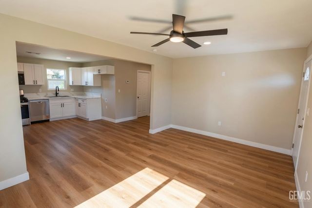2212 Larcus Avenue, Bakersfield, CA 93307