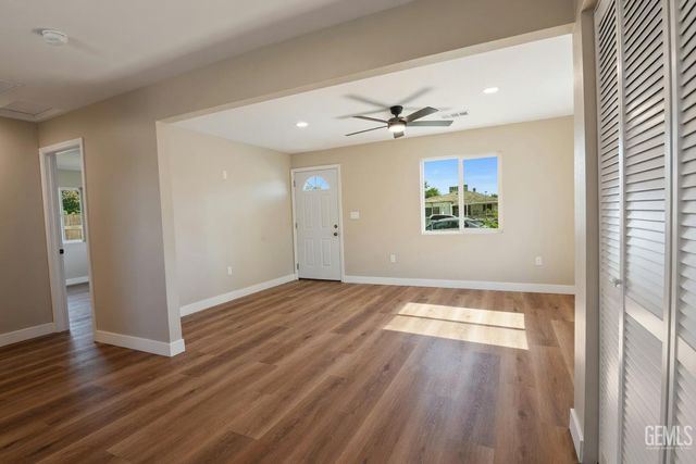 2212 Larcus Avenue, Bakersfield, CA 93307