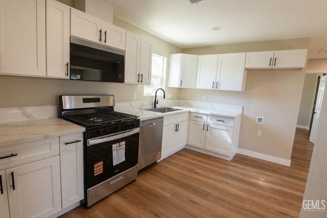 2212 Larcus Avenue, Bakersfield, CA 93307