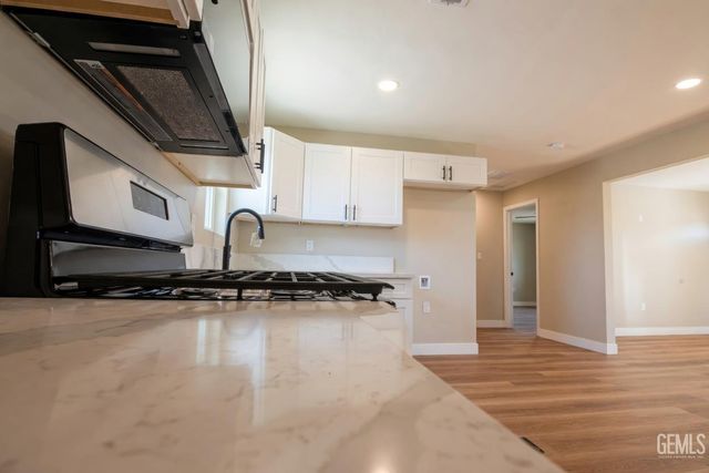 2212 Larcus Avenue, Bakersfield, CA 93307