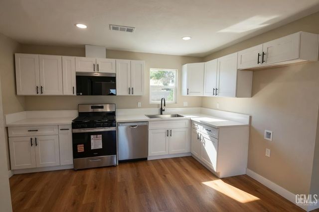 2212 Larcus Avenue, Bakersfield, CA 93307