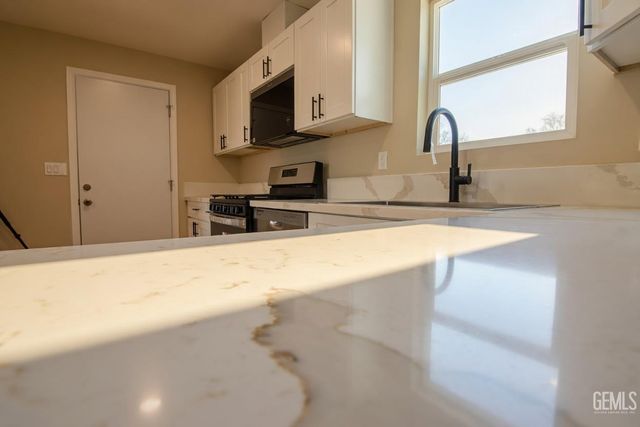 2212 Larcus Avenue, Bakersfield, CA 93307