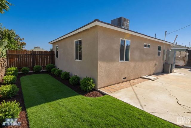 2212 Larcus Avenue, Bakersfield, CA 93307