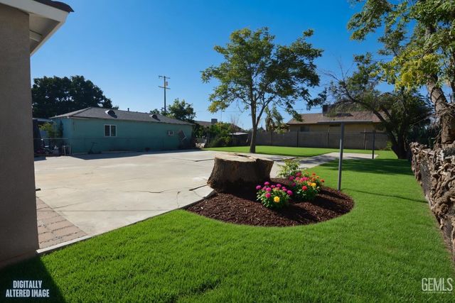 2212 Larcus Avenue, Bakersfield, CA 93307