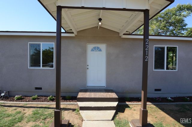 2212 Larcus Avenue, Bakersfield, CA 93307