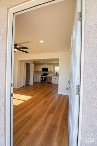 2212 Larcus Avenue, Bakersfield, CA 93307
