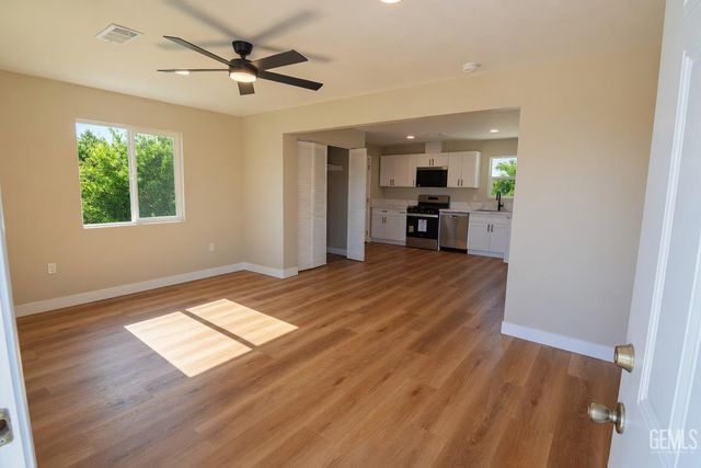 2212 Larcus Avenue, Bakersfield, CA 93307