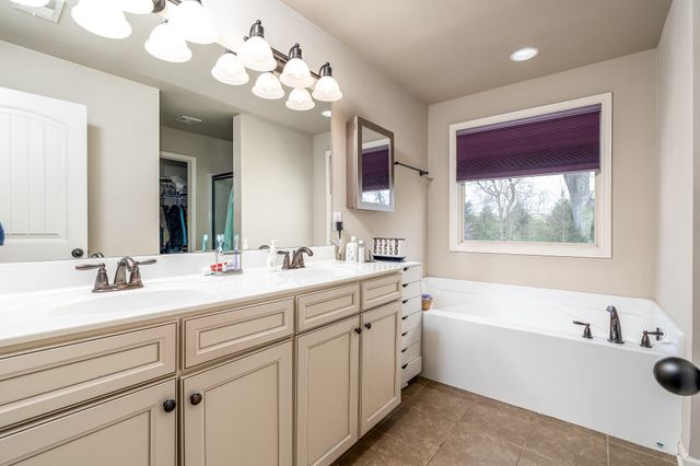 2034 Austin Dr, Spring Hill, TN 37174