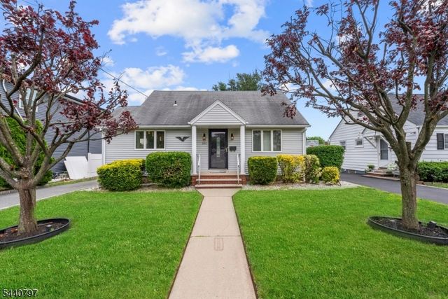 101 Maple Hill Rd, Clifton City, NJ 07013