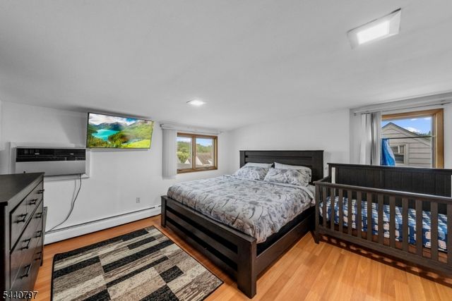 101 Maple Hill Rd, Clifton City, NJ 07013