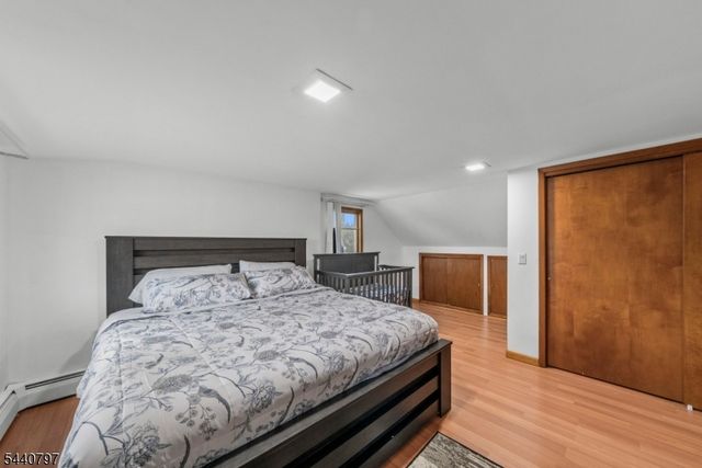 101 Maple Hill Rd, Clifton City, NJ 07013