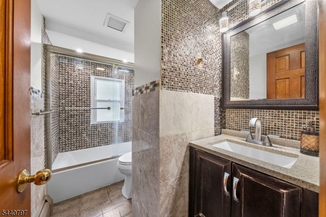 101 Maple Hill Rd, Clifton City, NJ 07013