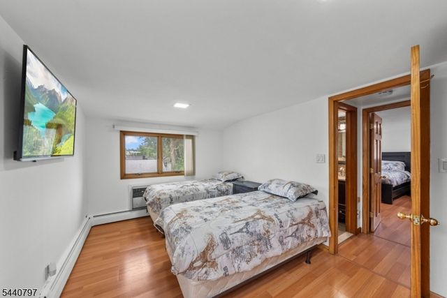 101 Maple Hill Rd, Clifton City, NJ 07013