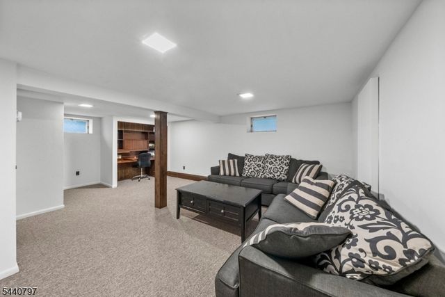 101 Maple Hill Rd, Clifton City, NJ 07013