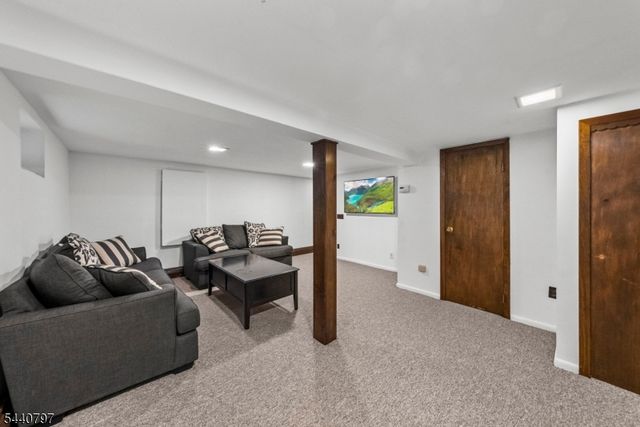 101 Maple Hill Rd, Clifton City, NJ 07013
