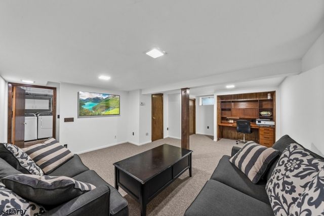 101 Maple Hill Rd, Clifton City, NJ 07013