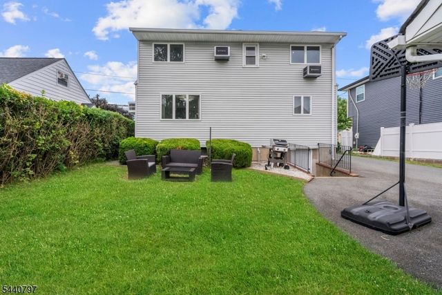 101 Maple Hill Rd, Clifton City, NJ 07013