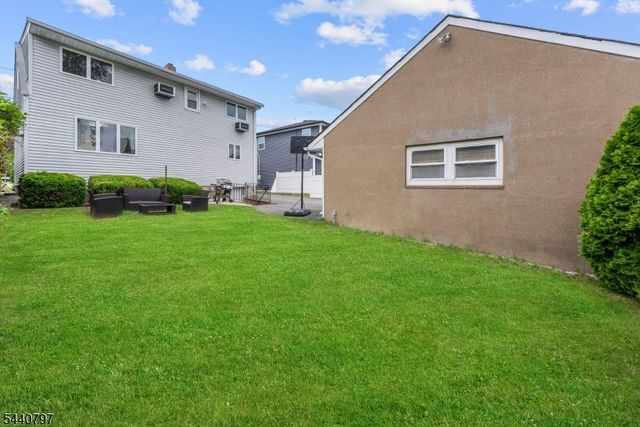 101 Maple Hill Rd, Clifton City, NJ 07013