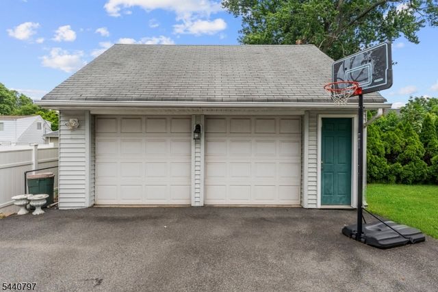 101 Maple Hill Rd, Clifton City, NJ 07013
