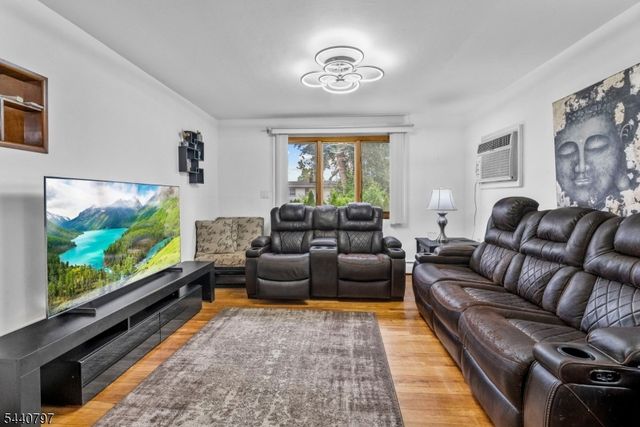 101 Maple Hill Rd, Clifton City, NJ 07013