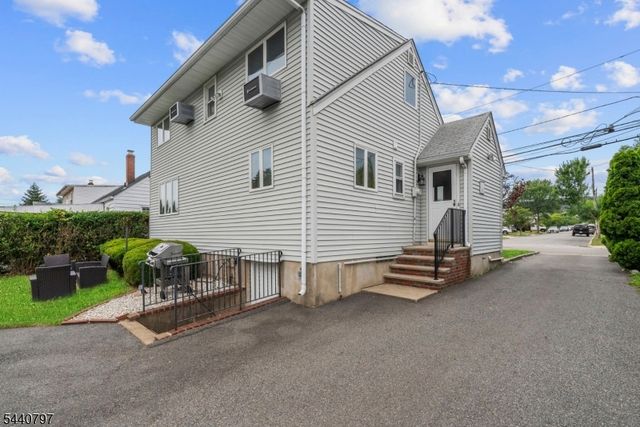 101 Maple Hill Rd, Clifton City, NJ 07013