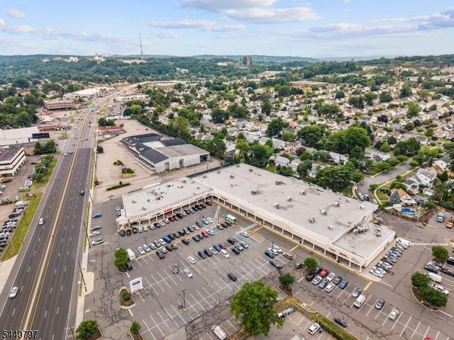 101 Maple Hill Rd, Clifton City, NJ 07013