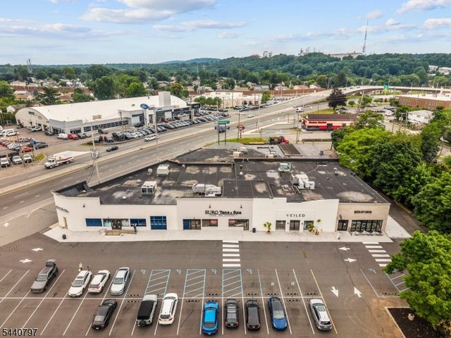 101 Maple Hill Rd, Clifton City, NJ 07013