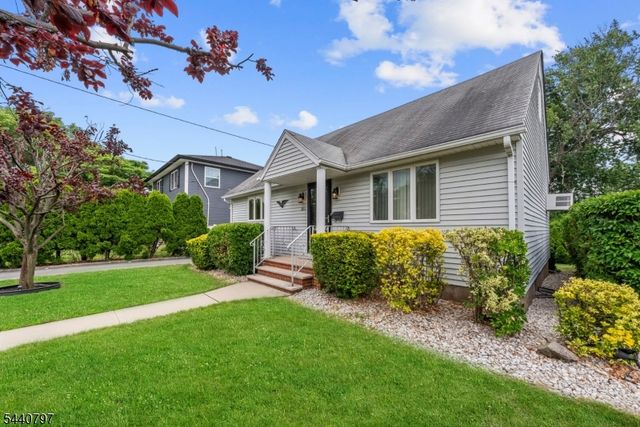 101 Maple Hill Rd, Clifton City, NJ 07013
