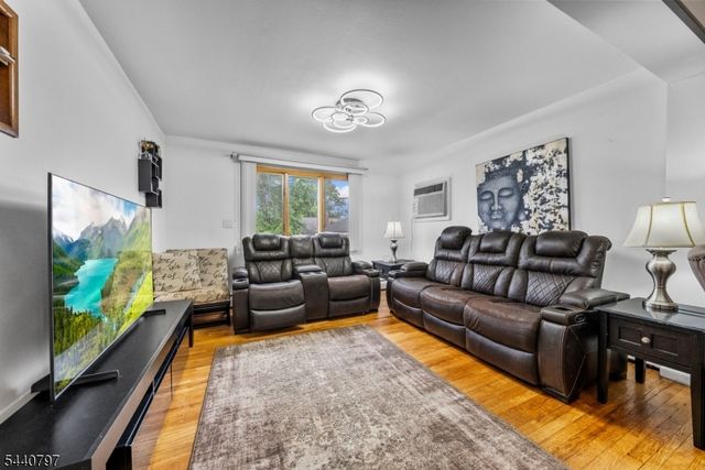 101 Maple Hill Rd, Clifton City, NJ 07013