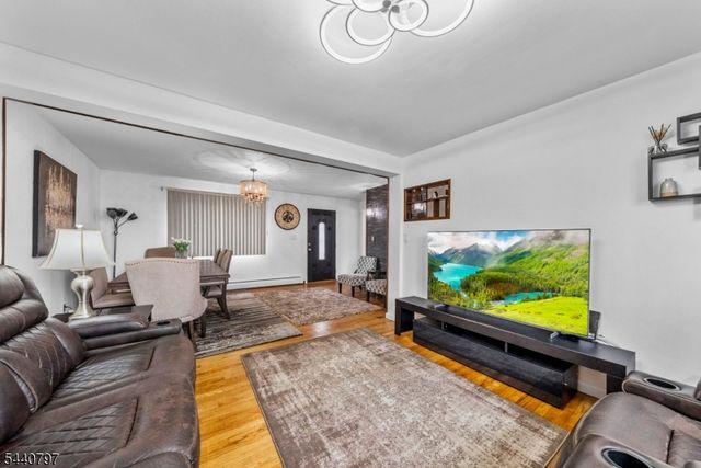 101 Maple Hill Rd, Clifton City, NJ 07013